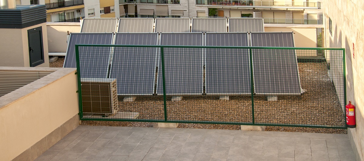 Rehabilitación energética de edificios mediante instalación de placas solares en cubiertas